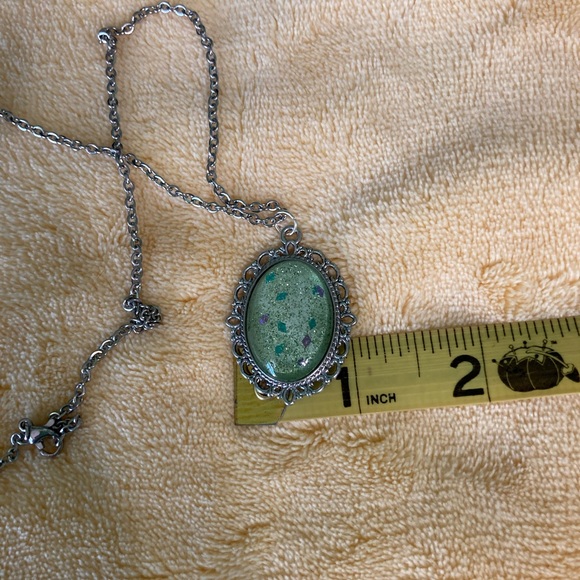 Harlequin hand-painted pendant - Picture 8 of 9